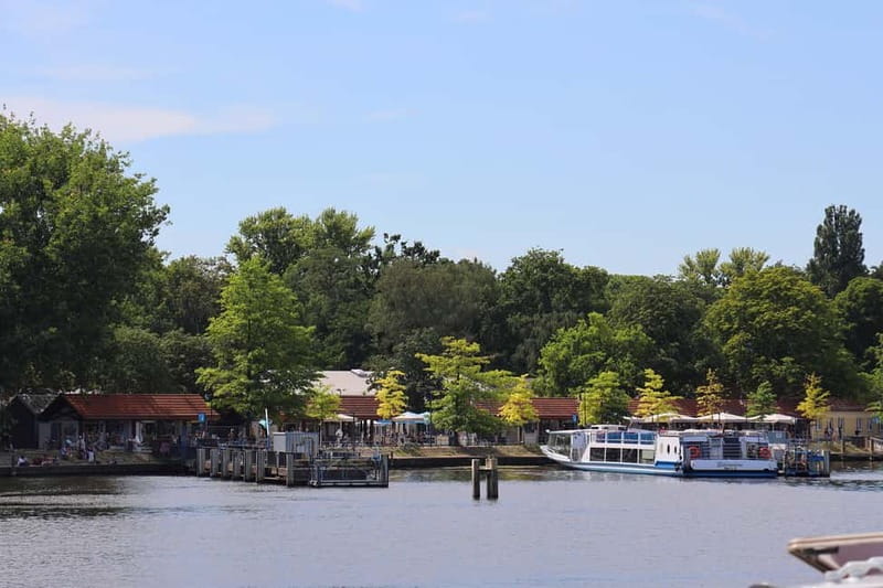 Berlin: East Side Gallery Spree Cruise in a Solar Catamaran - What the solar boat changes