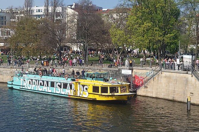 Berlin East Side Tour 2.5 hour cruise with commentary - Commentary, seating, and comfort on board