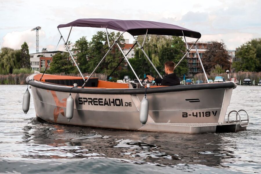 Berlin: Electric Boat Rental for self-driving 2 hrs - Key points to know before you book