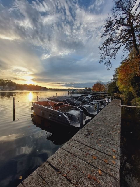 Berlin: Electric Boat Rental for self-driving 2 hrs - The boat setup and what is included