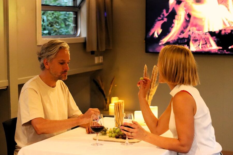 Berlin: Evening Boat Cruise – Romance & Moonlight - What kind of Berlin night are you buying?