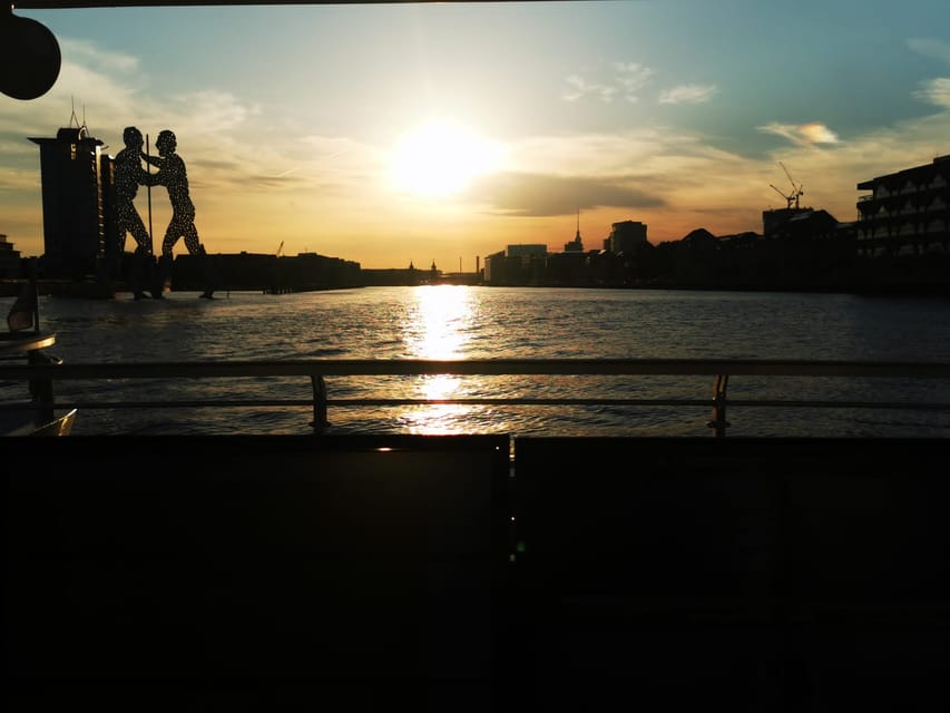 Berlin: Exclusive Boat Tour on a Solar-Powered Catamaran - Museum Island from the Spree
