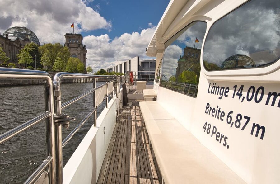 Berlin: Exclusive Boat Tour on a Solar-Powered Catamaran - Comfort, drinks, dogs, and access