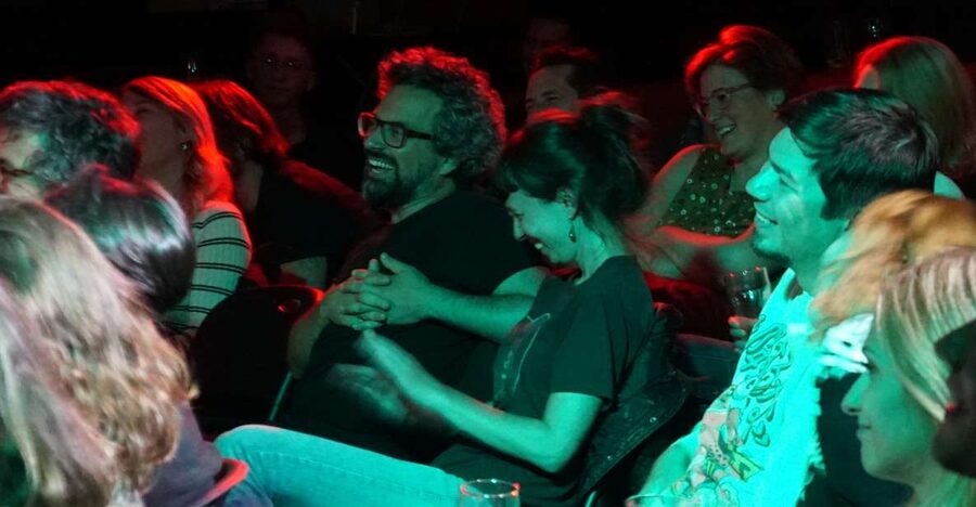 Berlin: Expats in Berlin Comedy Show Ticket - Arriving for the free shot and first welcome