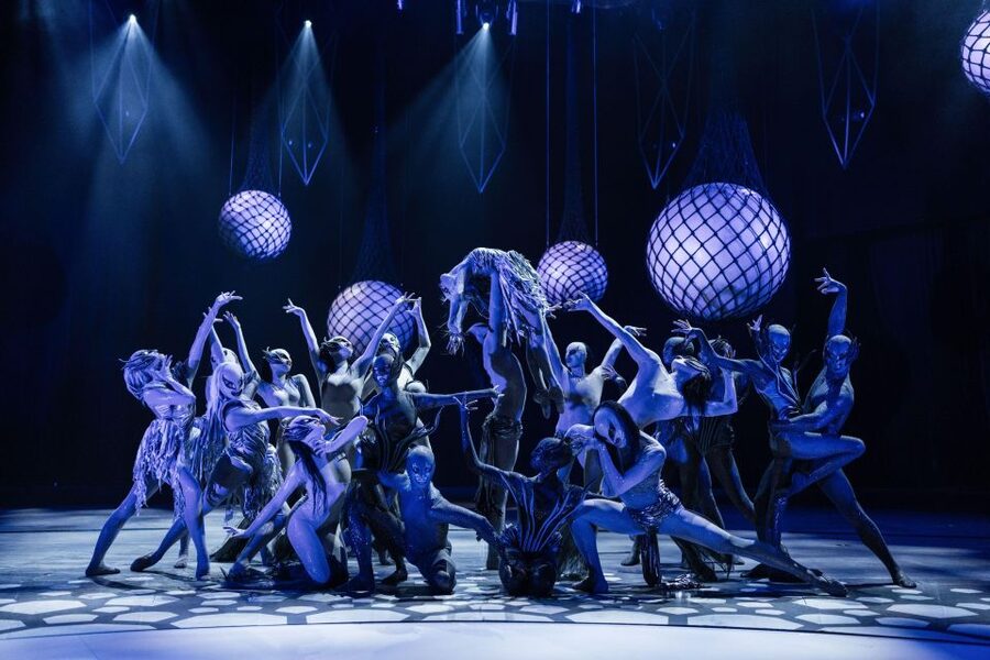 Berlin: FALLING | IN LOVE Grand Show Friedrichstadt-Palast - Who will enjoy this show most?