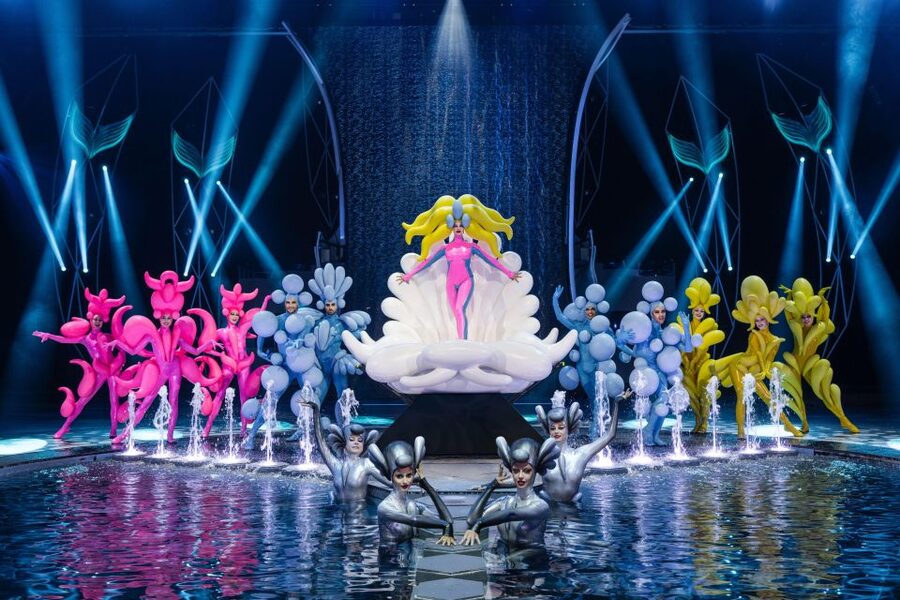 Berlin: FALLING | IN LOVE Grand Show Friedrichstadt-Palast - Is $51 a fair price?