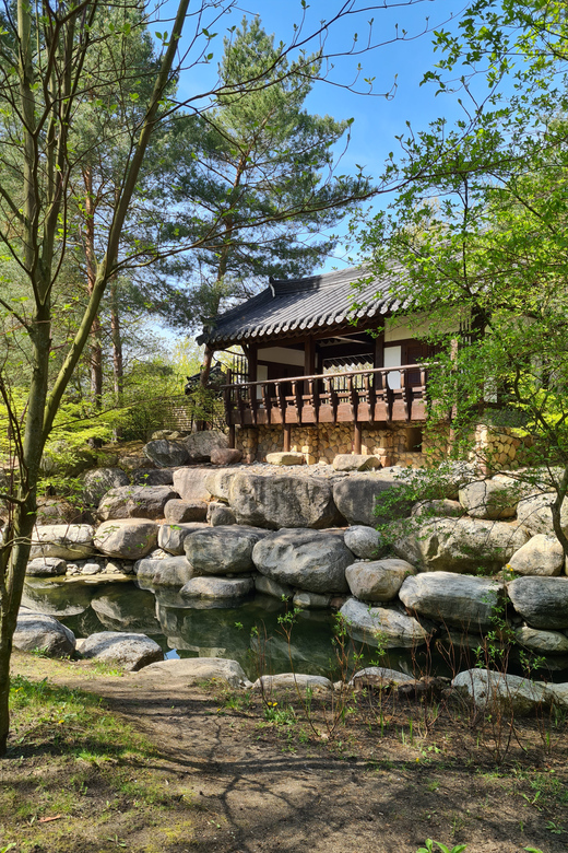 Berlin: Gärten der Welt Guided Tour - The Balinese Garden: plants, culture and careful detail