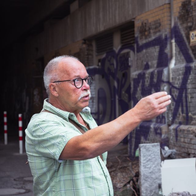 Berlin: GDR witness tour in small group - Stasi detention in Berlin-Pankow