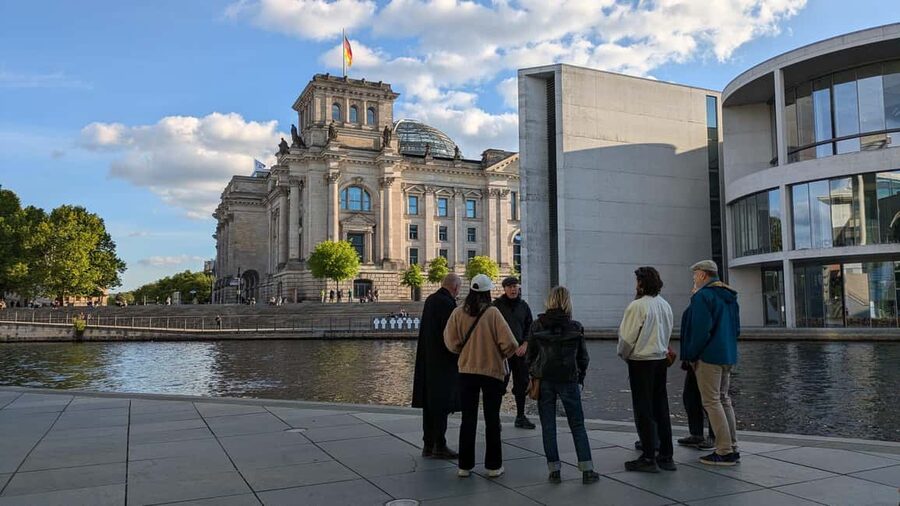 Berlin: Government District around the Reichstag Guided Tour - Key points before you book