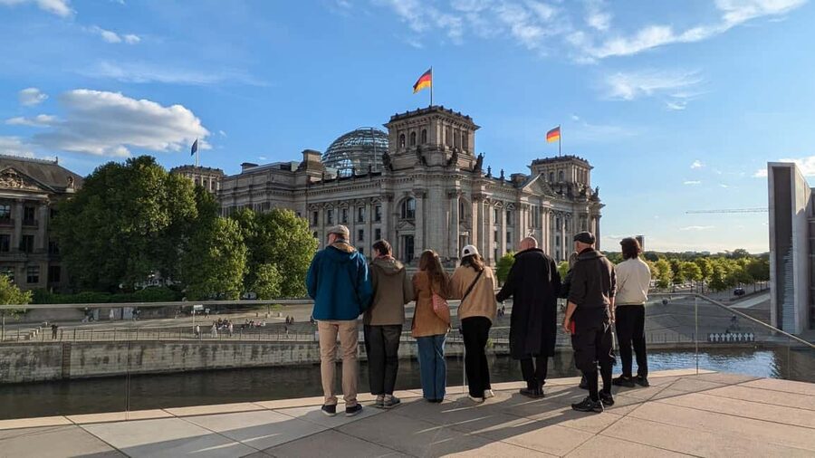Berlin: Government Quarter Tour and Reichstag Dome Visit - The starting points and first sights