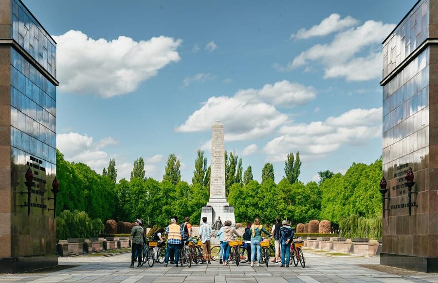 Berlin: Green City Guided Bike Tour - Riding north toward Gesundbrunnen