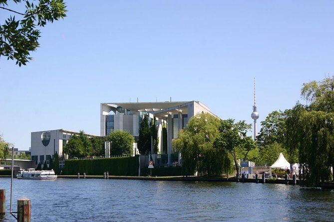 Berlin: Guided Bike Tour to Explore the Highlights - Checkpoint Charlie and the divided city