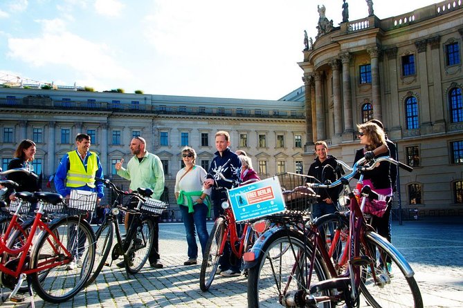 Berlin: Guided Private Bike Tour to Explore the Highlights - Starting in Nikolaiviertel and old Berlin