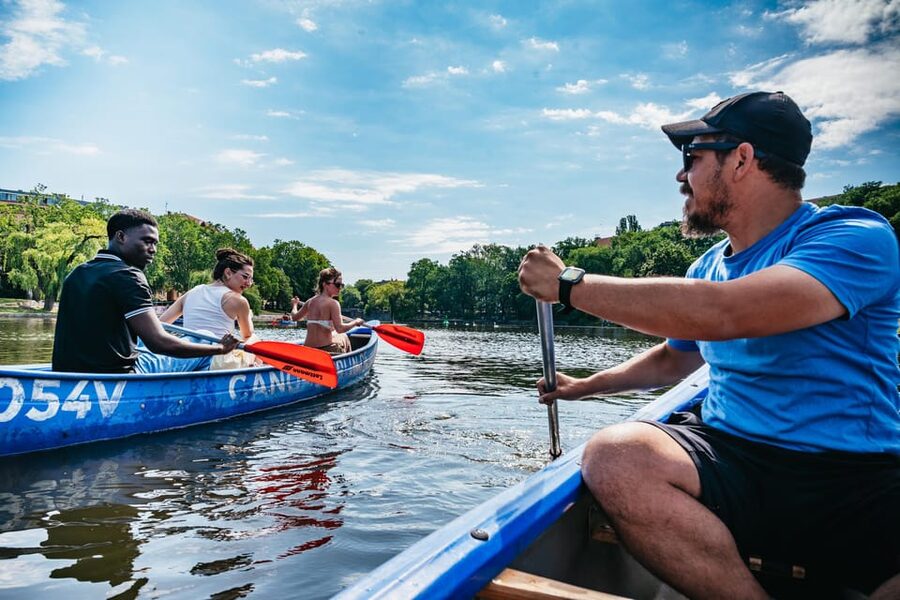 Berlin: Guided Tour by Canoe - Why seeing Berlin by canoe works