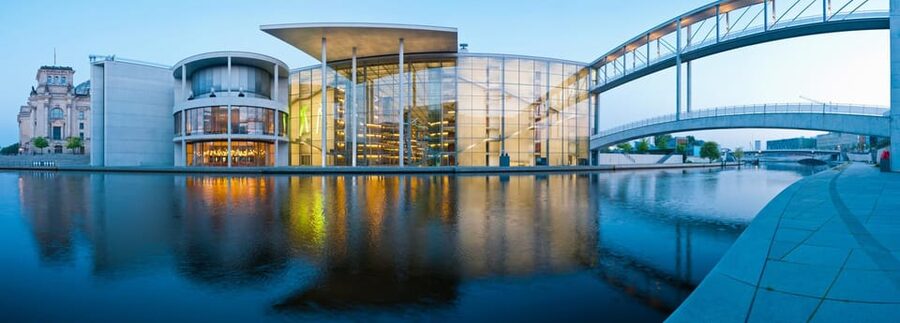 Berlin: Guided Walking Tour around the Reichstag - Marshall Bridge and the changing face of Berlin
