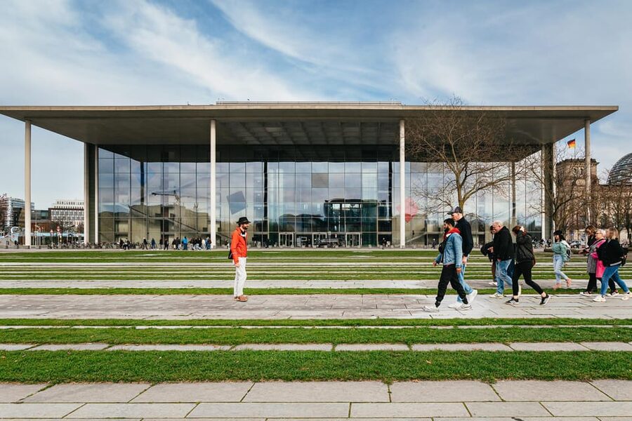 Berlin: Guided Walking Tour around the Reichstag - ARD Hauptstadtstudio and politics in the public eye