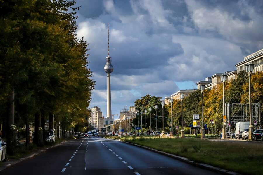 Berlin: Guided Walking Tour in English - Starting at Alexanderplatz and the Red Town Hall