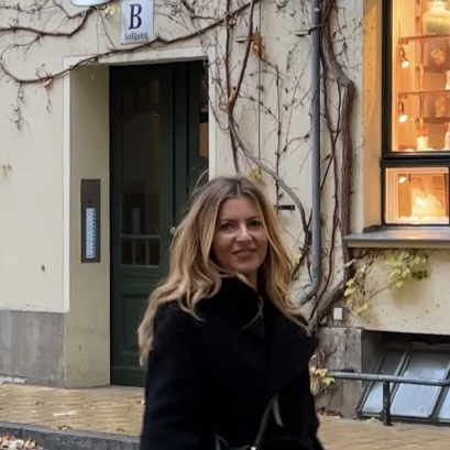 Berlin: Hidden Backyards Guided Walking Tour - Meeting at Hackescher Markt