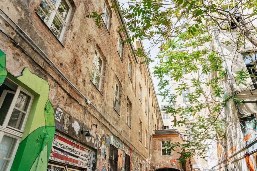 Berlin: Hidden Backyards Guided Walking Tour - Jewish Berlin around the New Synagogue