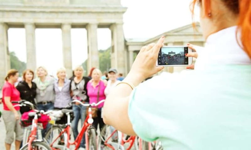 Berlin: Highlights Guided Bike Tour - Key points to know before you book