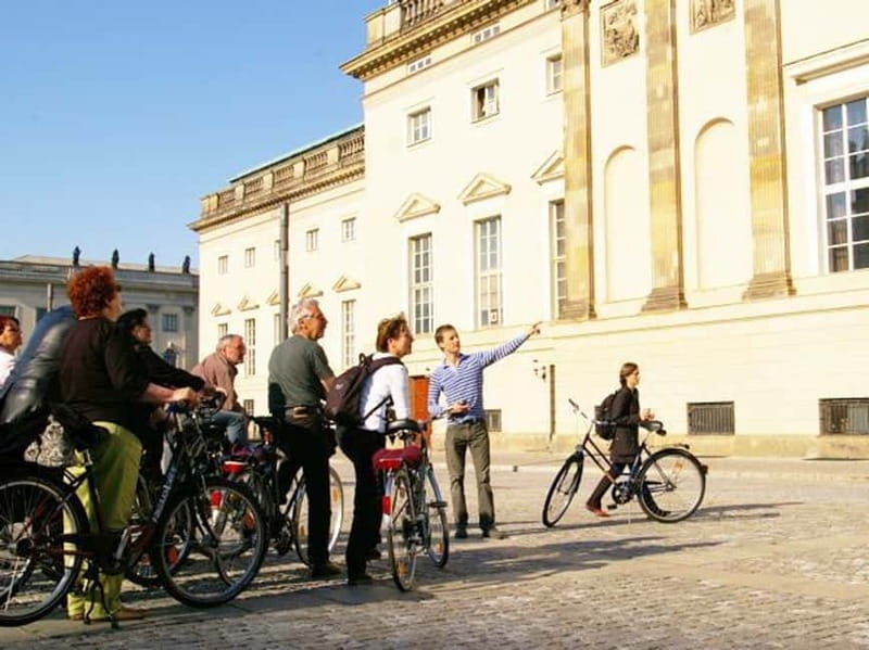Berlin: Highlights Guided Bike Tour - Brandenburg Gate and Berlin’s postcard center
