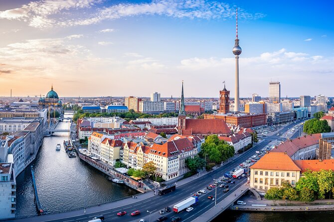 Berlin Highlights Self guided scavenger hunt and Walking Tour - Choosing your language and using the app