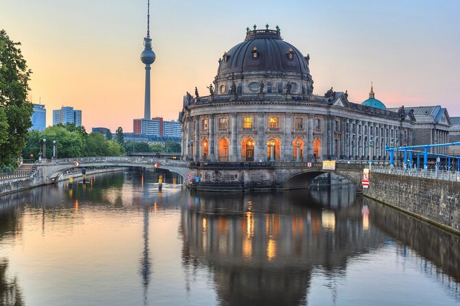 Berlin Highlights Self guided scavenger hunt and Walking Tour - Who will enjoy this most