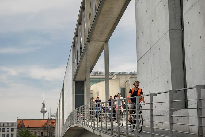 Berlin Highlights Sightseeing Bike Tour in Small Groups - Why a bike works so well in Berlin
