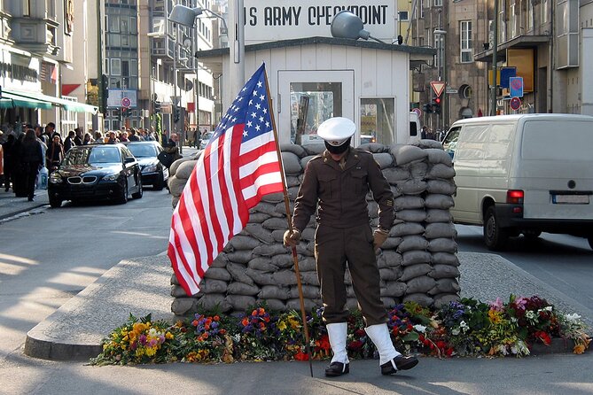 Berlin Highlights Walking Tour - Checkpoint Charlie and the divided city