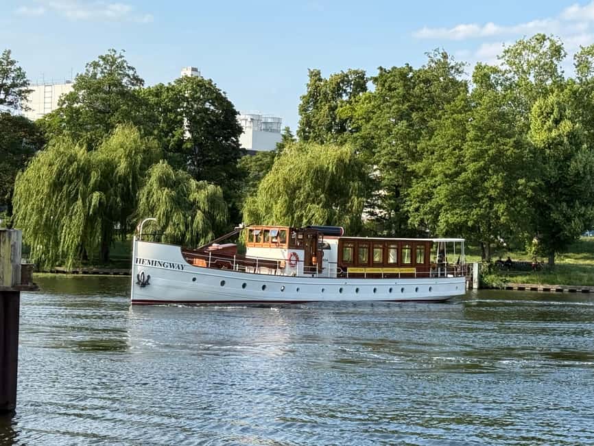 Berlin: Historic Boat Sightseeing City Center Tour - Is $33 a fair price for one hour?