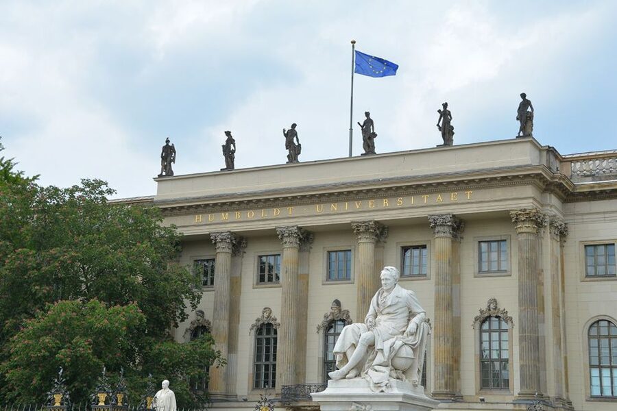 Berlin: Historic Center Walking Tour with a Real Berliner - Berlin Cathedral, the Old Museum, and royal Berlin