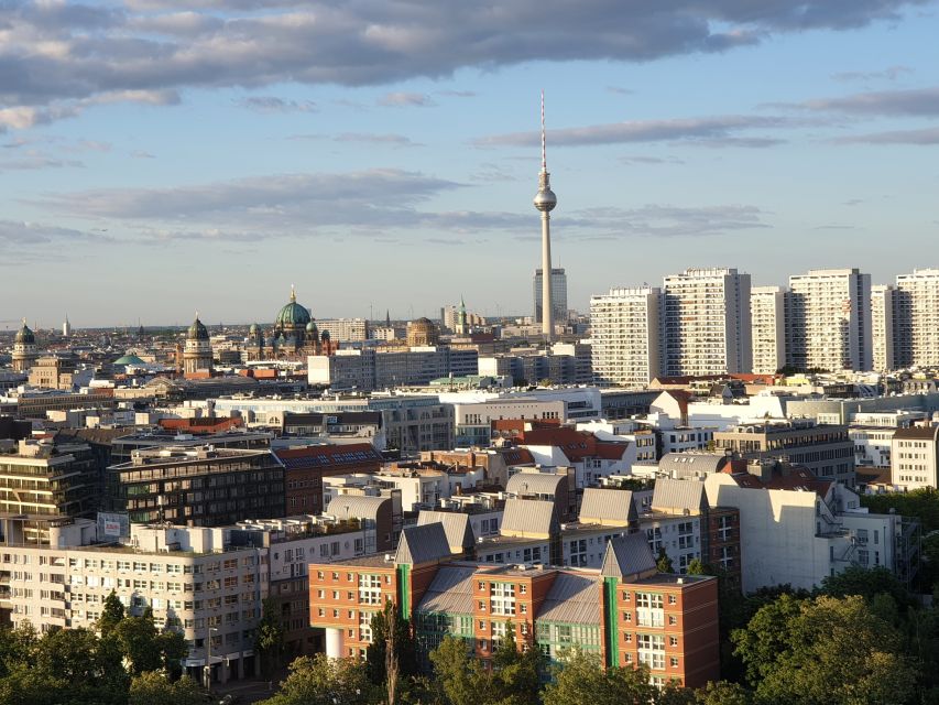 Berlin Historical Highlights Walking Tour - Guides, languages, and group size