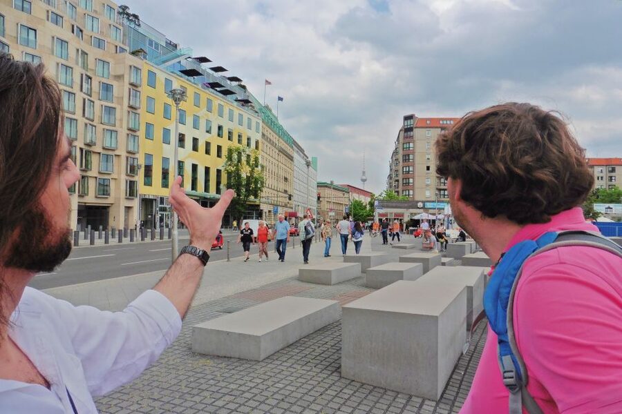 Berlin: Historical Sights & Berlin Wall Tour with a Berliner - Walking the former border and Berlin Wall route