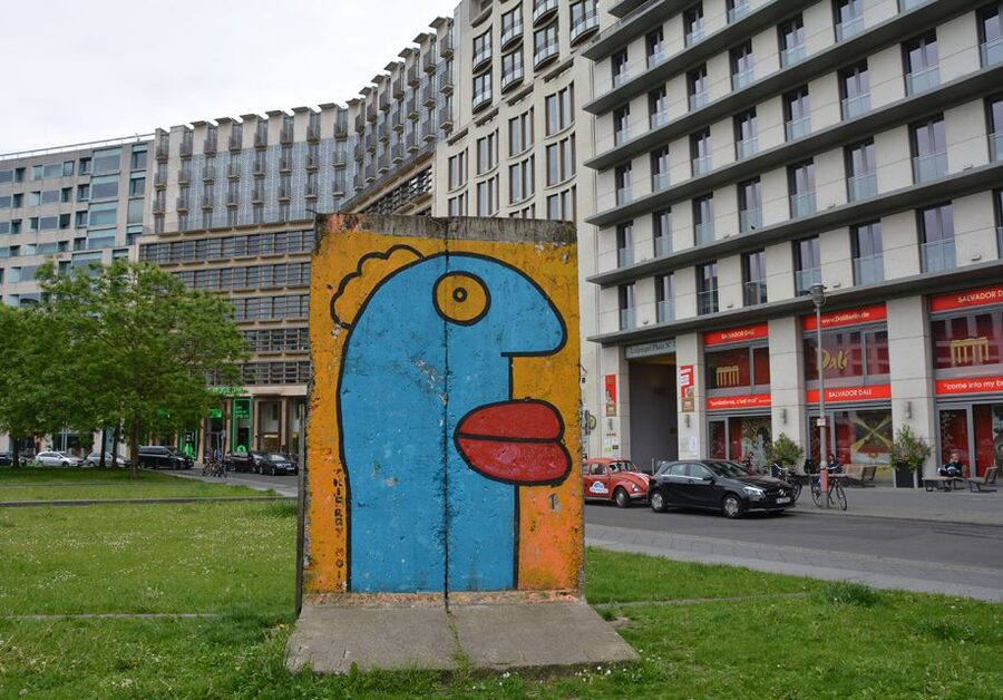 Berlin: Historical Sights & Berlin Wall Tour with a Berliner - What the local guiding adds
