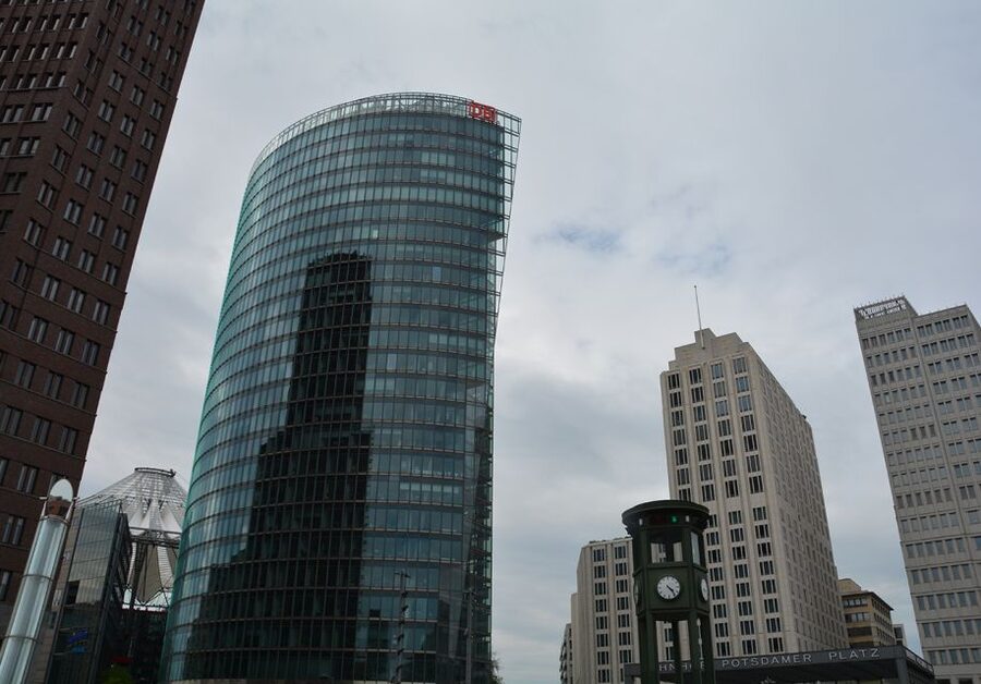 Berlin: Historical Sights & Berlin Wall Tour with a Berliner - Who will get the most from this experience?