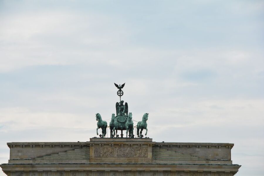 Berlin: Historical Sights & Berlin Wall Tour with a Berliner - Starting at Brandenburg Gate after 28 years of isolation