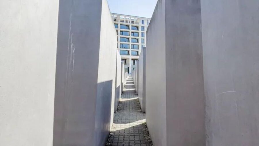 Berlin: Hitler's Berlin The Rise & Fall Guided Walking Tour - The Holocaust Memorial and the limits of words