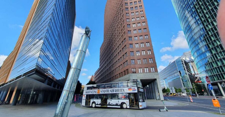 Berlin: Hop-on Hop-off Bus Tour with Live Commentary - Why Berlin works well from a sightseeing bus