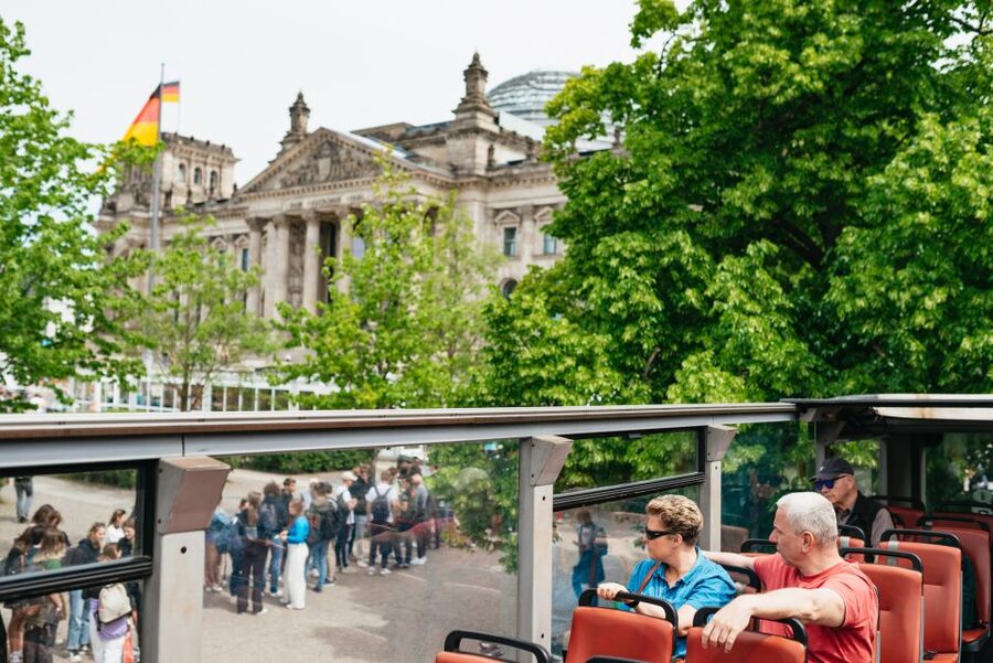 Berlin: Hop-on Hop-off Bus Tour with Live Commentary - Gendarmenmarkt and Alexanderplatz