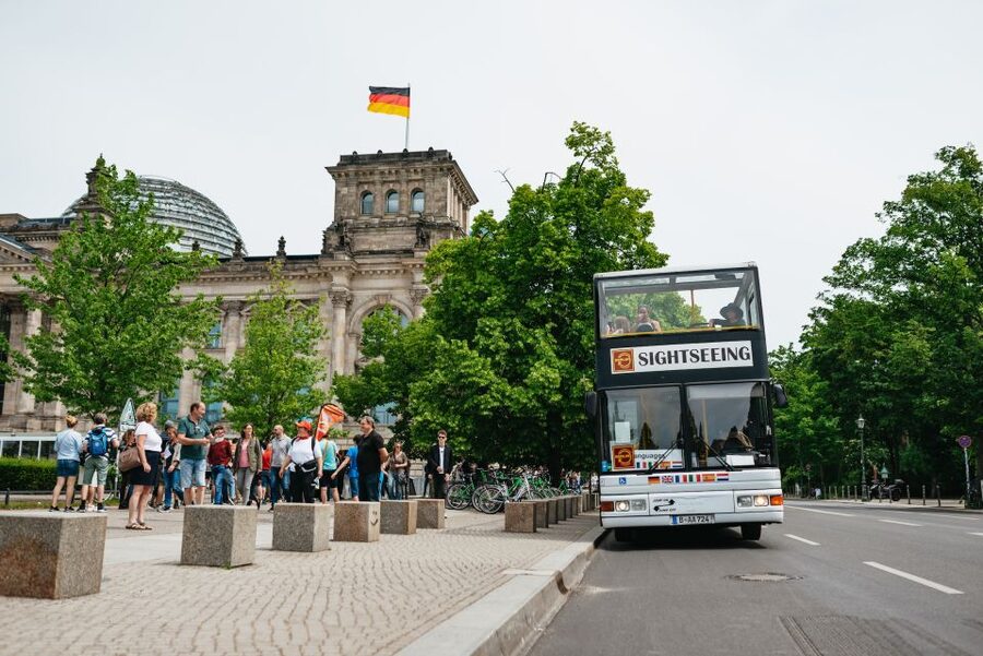 Berlin: Hop-on Hop-off Bus Tour with Live Commentary - Tiergarten, Bellevue Palace, and the final loop