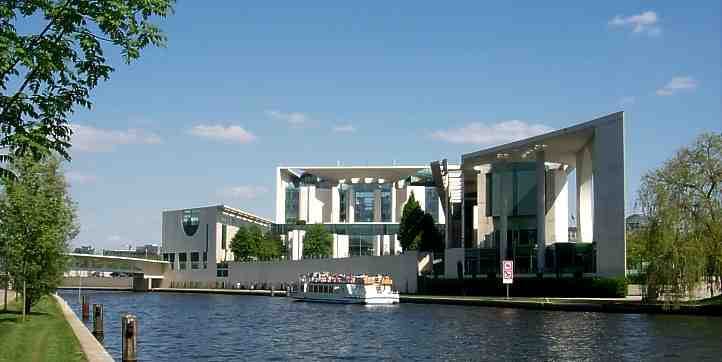 Berlin: Hop-On Hop-Off City Tour by Bus and Boat - Understanding the 24 stops from west to east