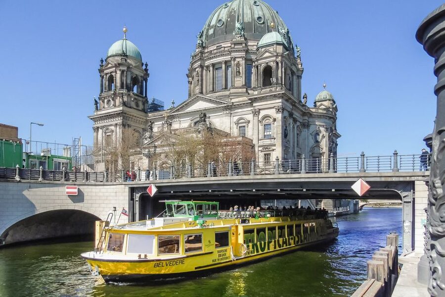 Berlin: Hop-On Hop-Off Sightseeing Bus with Boat Options - Adding the one-hour Spree cruise