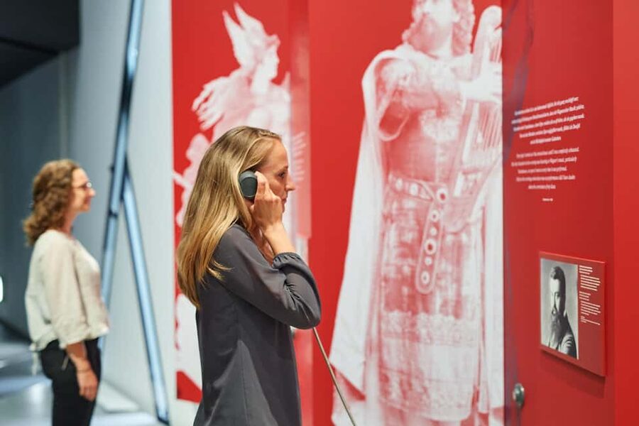 Berlin: Jewish Museum Highlights Tour - Meeting Your Guide in the Glass Courtyard