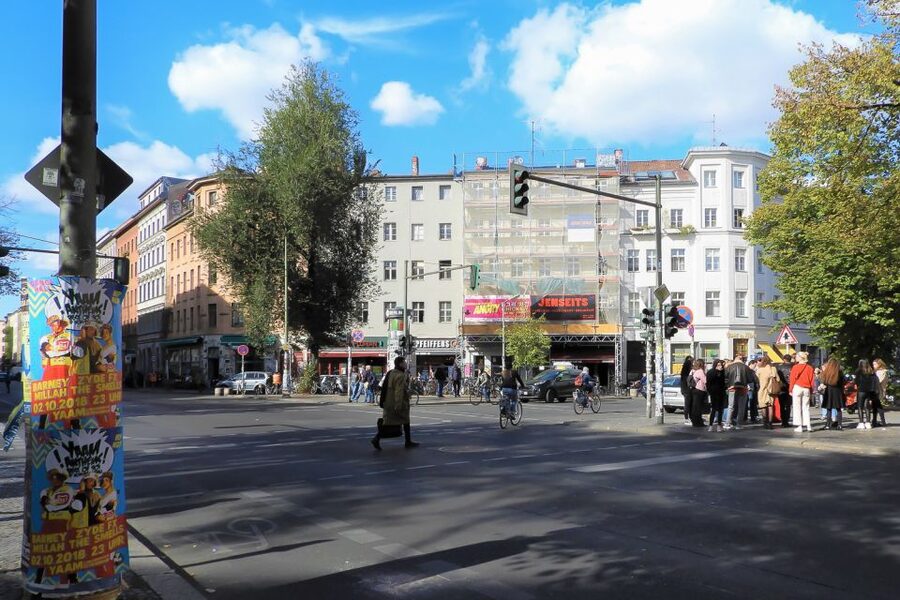 Berlin: Kreuzberg Guided Walking Evening Tour - SO36 and Kreuzberg’s punk years