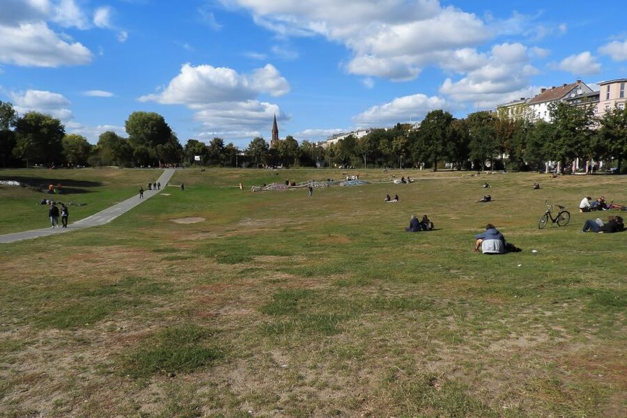 Berlin: Kreuzberg Guided Walking Evening Tour - Pamukkale Fountain ruins and the final streets