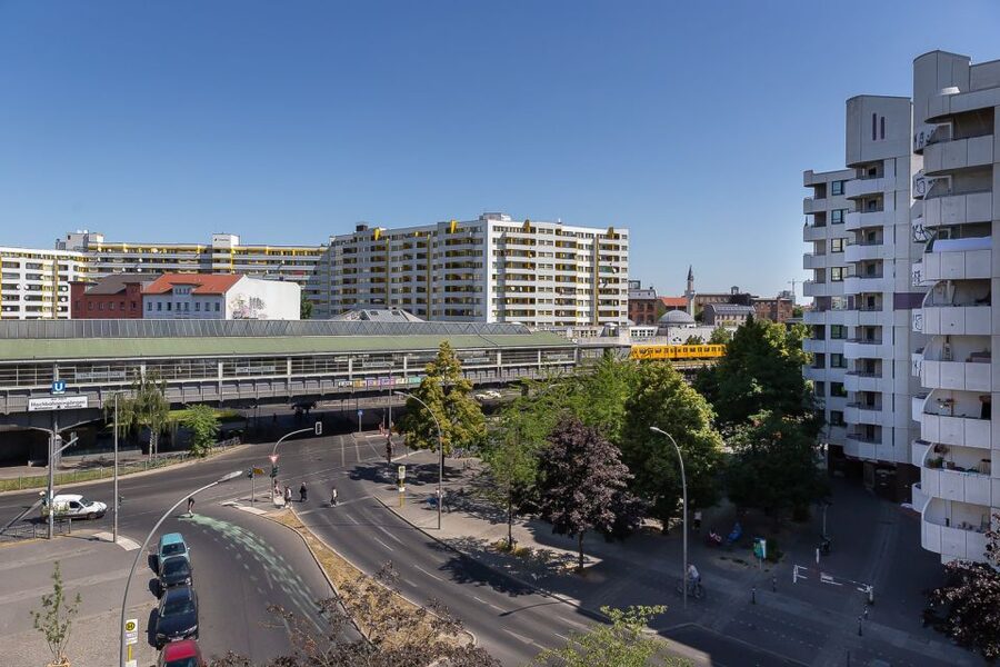 Berlin: Kreuzberg Guided Walking Evening Tour - The guides make the difference