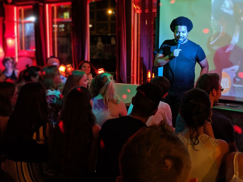 Berlin: Laughing Spree Comedy Show on a Boat - Views of the East Side Gallery at showtime
