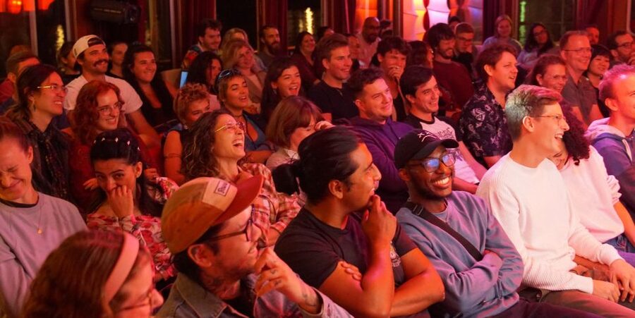Berlin: Laughing Spree Comedy Show on a Boat - Drinks, seating, and the practical tradeoffs