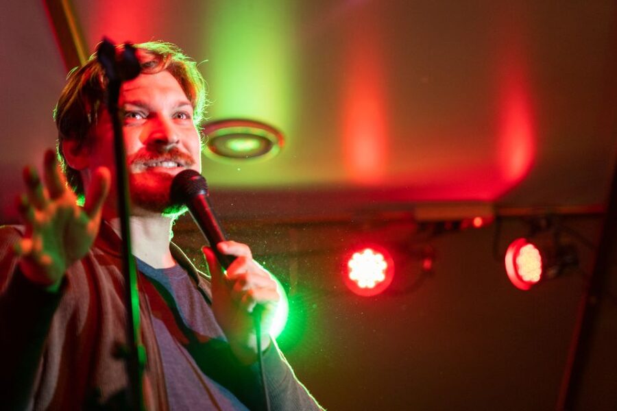 Berlin: Laughing Spree Comedy Show on a Boat - The first hour: drinks, deck time, and introductions