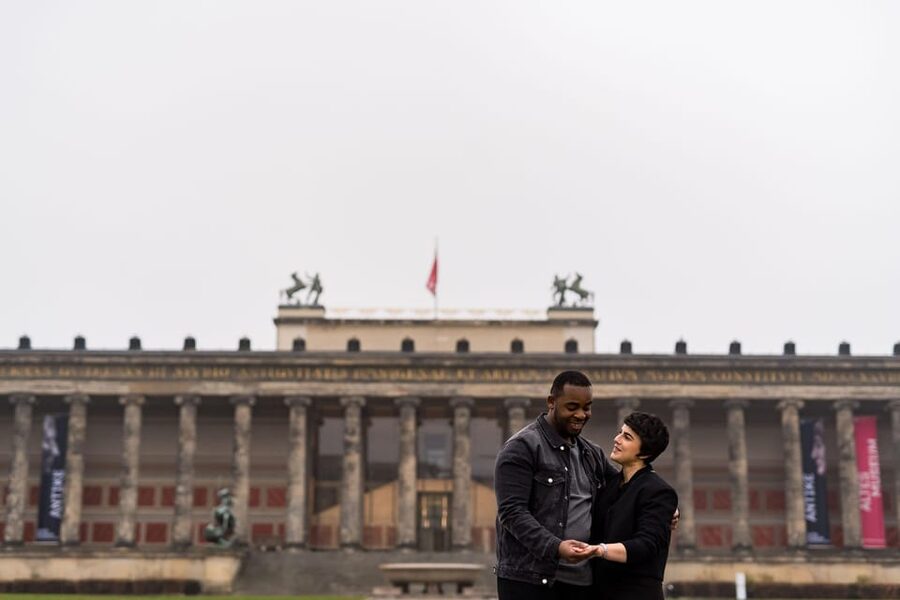 Berlin Love Story: Surprise Proposal Photography Session - Museum Island: The Main 55-Minute Photo Stop